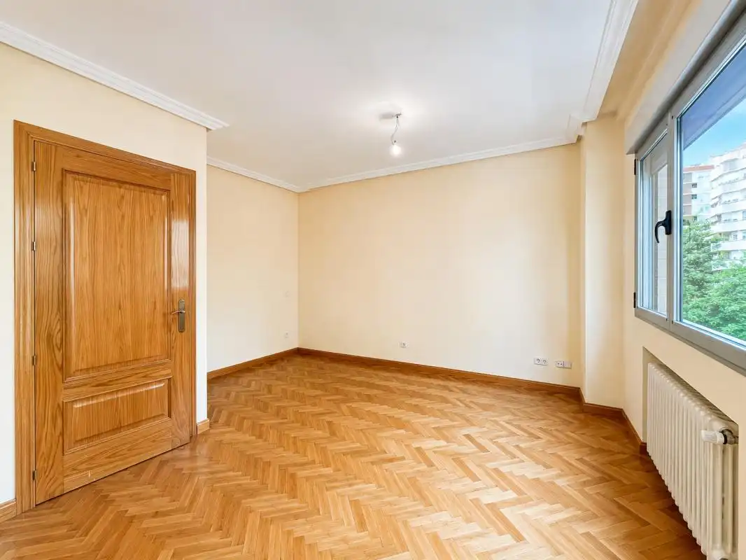 Bedroom of Flat for rent in Madrid  with Air Conditioner, Heating and Swimming Pool