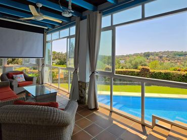 Chalet con piscina en venta en OSUNA