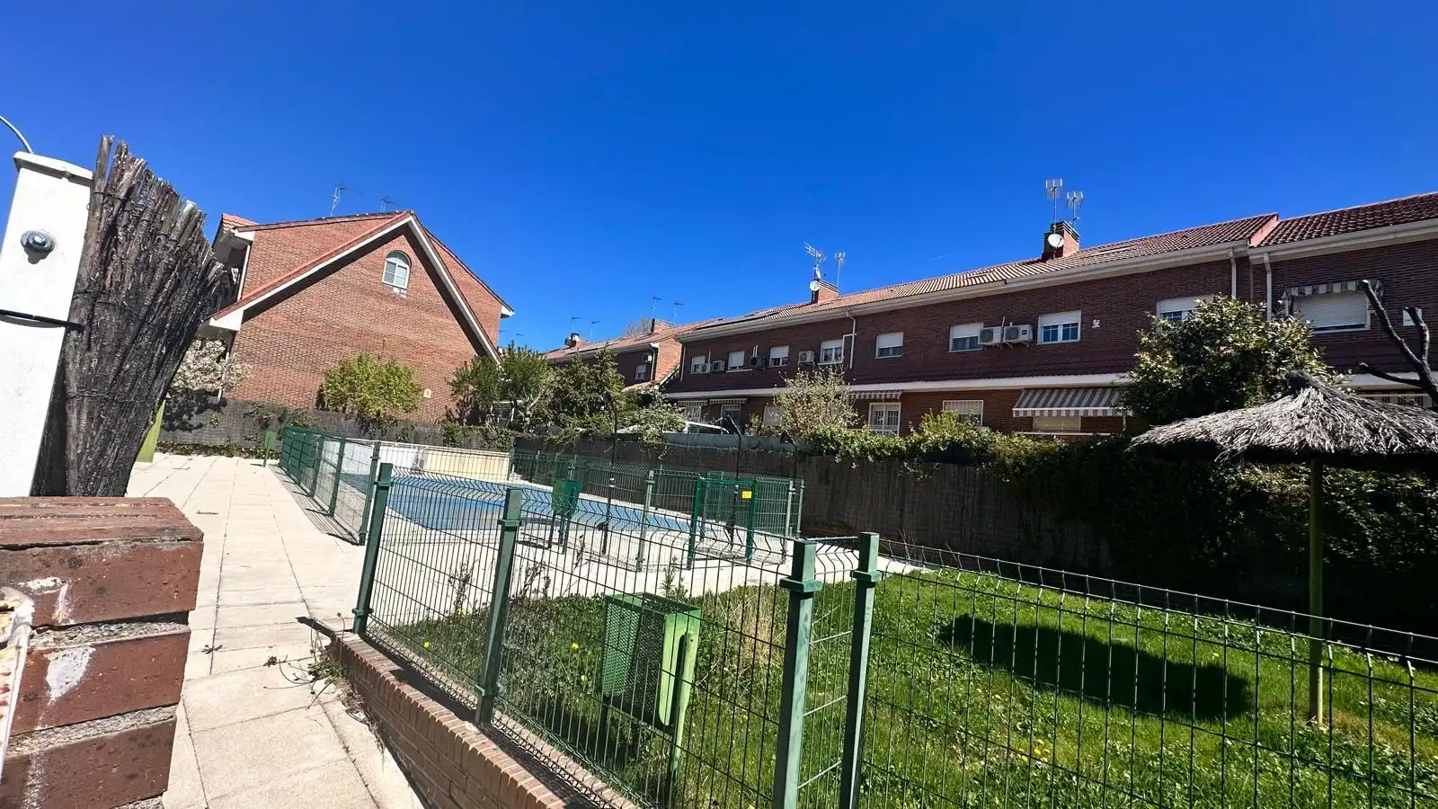 Exterior view of Detached homes for sale in Alcorcón  with Air Conditioner, Heating and Private garden
