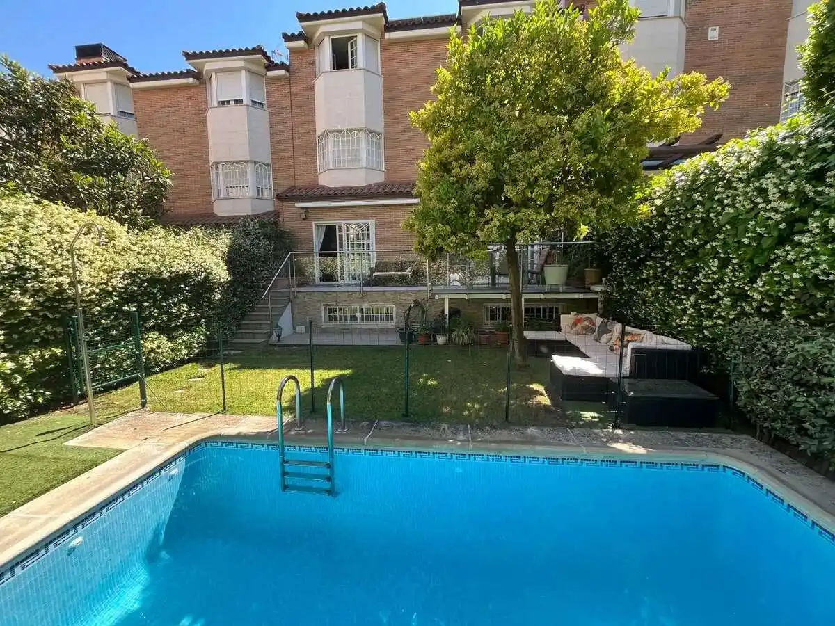 Detached house with terrace for sale in Fuencarral - El Pardo, imagen 2