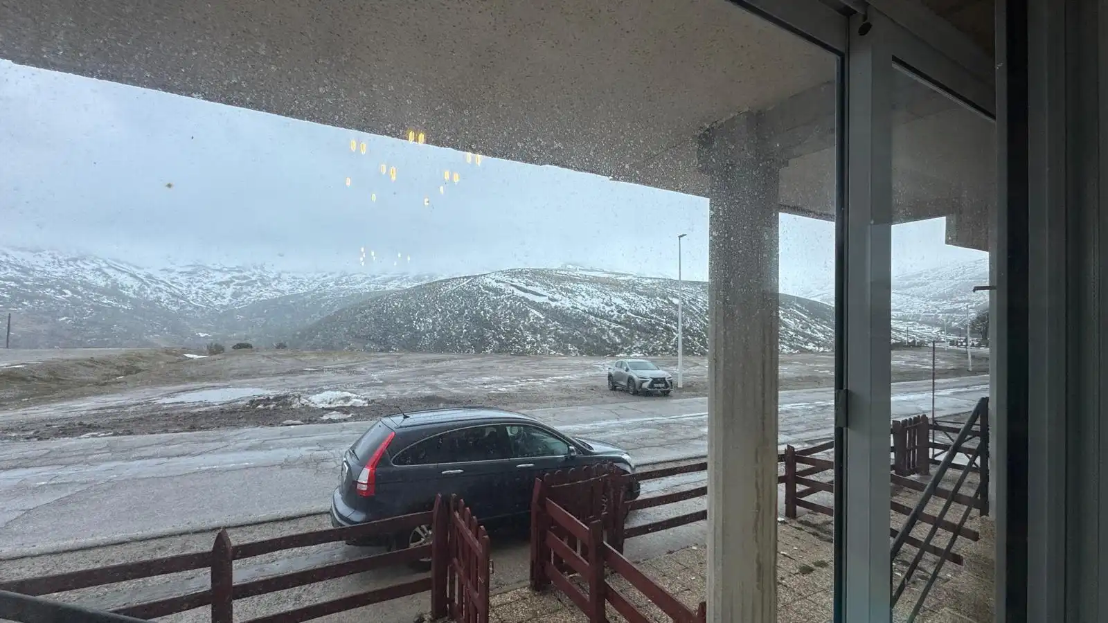Parkplatz von Einfamilien-Reihenhaus zum Verkauf in Hermandad de Campoo de Suso mit Heizung, Parkett und Terrasse