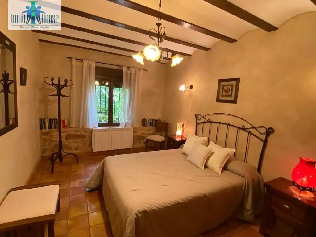 Habitación de Casa o chalet en venta en Alcaraz con Jardín privado y Amueblado
