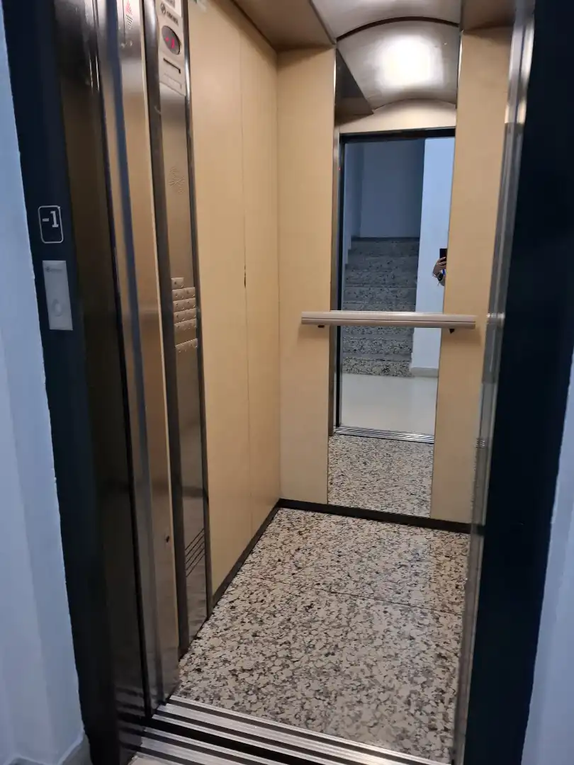 Aparcament amb ascensor en venda a Avenida del Editor Ángel Caffarena, imagen 9