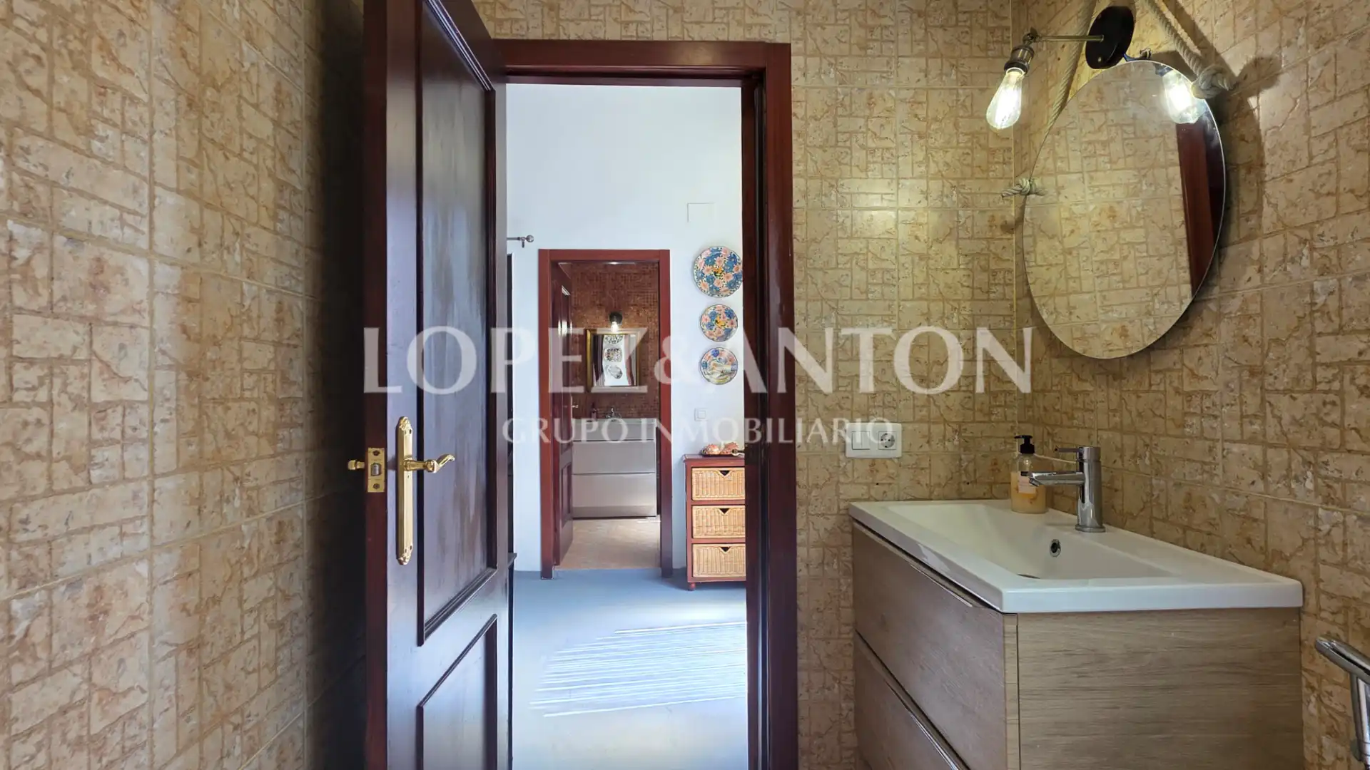 Bathroom of Detached homes for sale in La Pobla de Vallbona  with Air Conditioner, Terrace and Swimming Pool