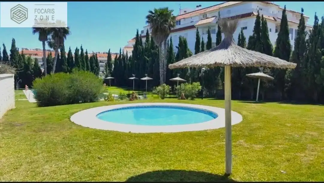 Piscina de Pis en venda en Manilva amb Aire condicionat, Calefacció i Jardí privat