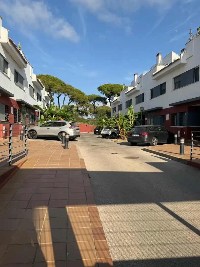 Aparcament de Casa adosada en venda en Puerto Real amb Aire condicionat, Terrassa i Traster