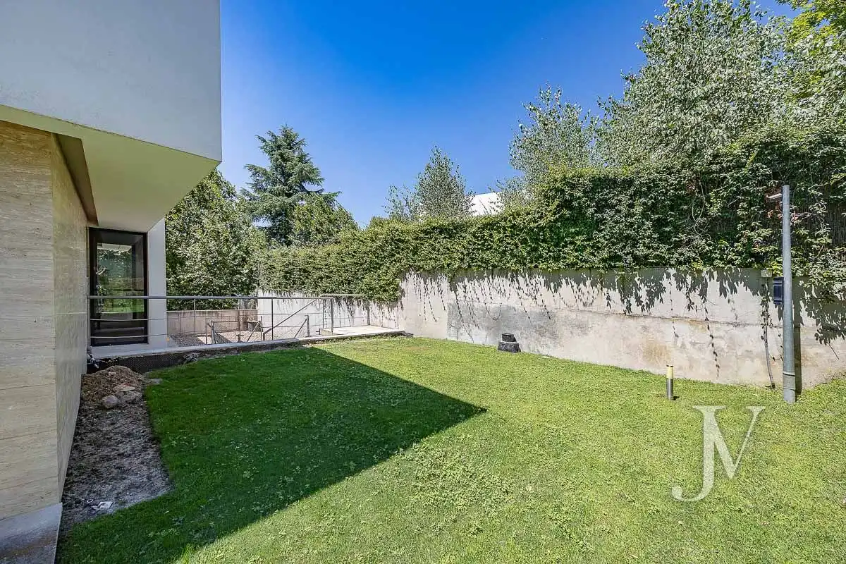 Jardín de Casa o chalet en venta en Madrid con Aire acondicionado, Calefacción y Jardín privado
