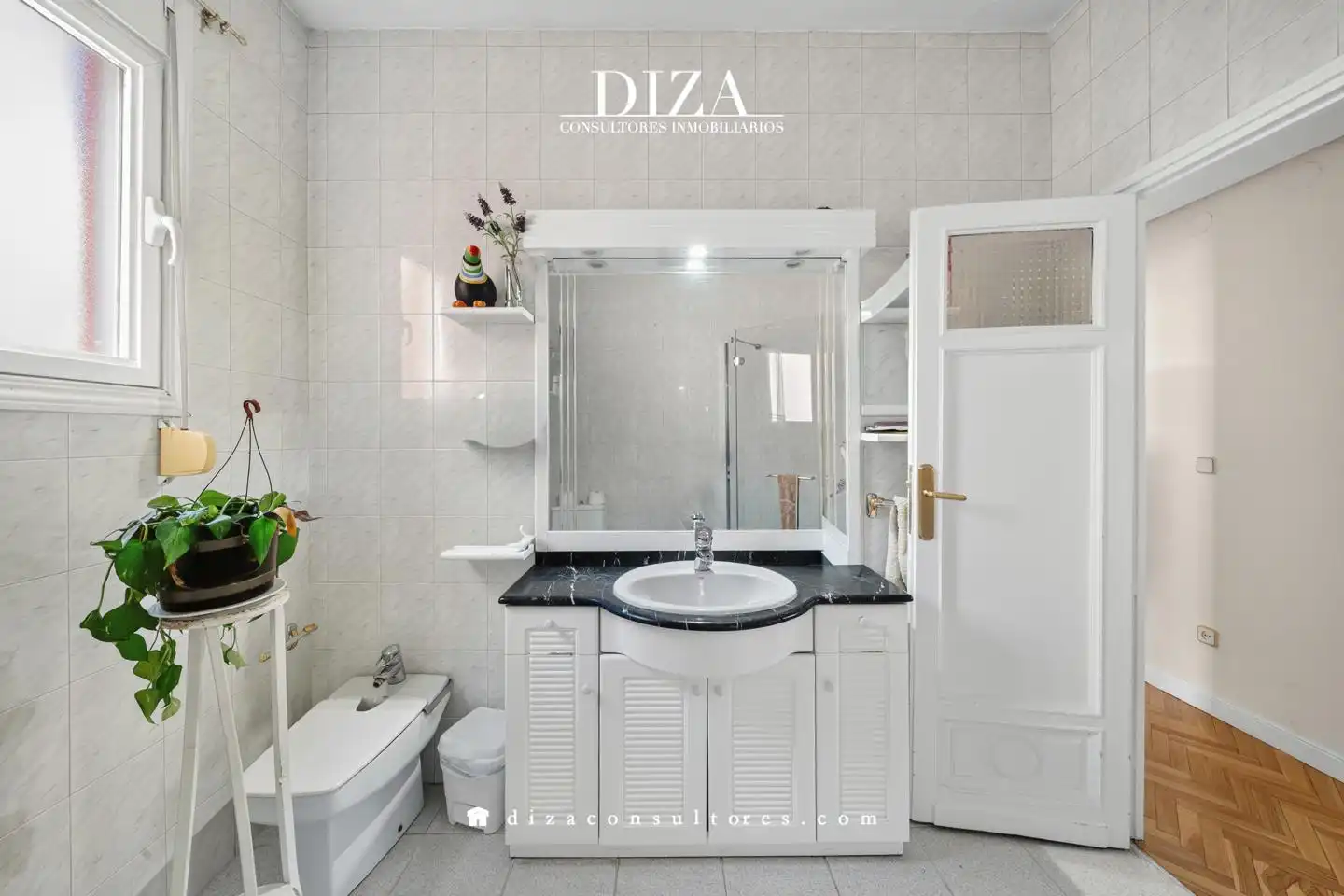 Bathroom of Attic for sale in Madrid  with Air Conditioner, Heating and Parquet flooring