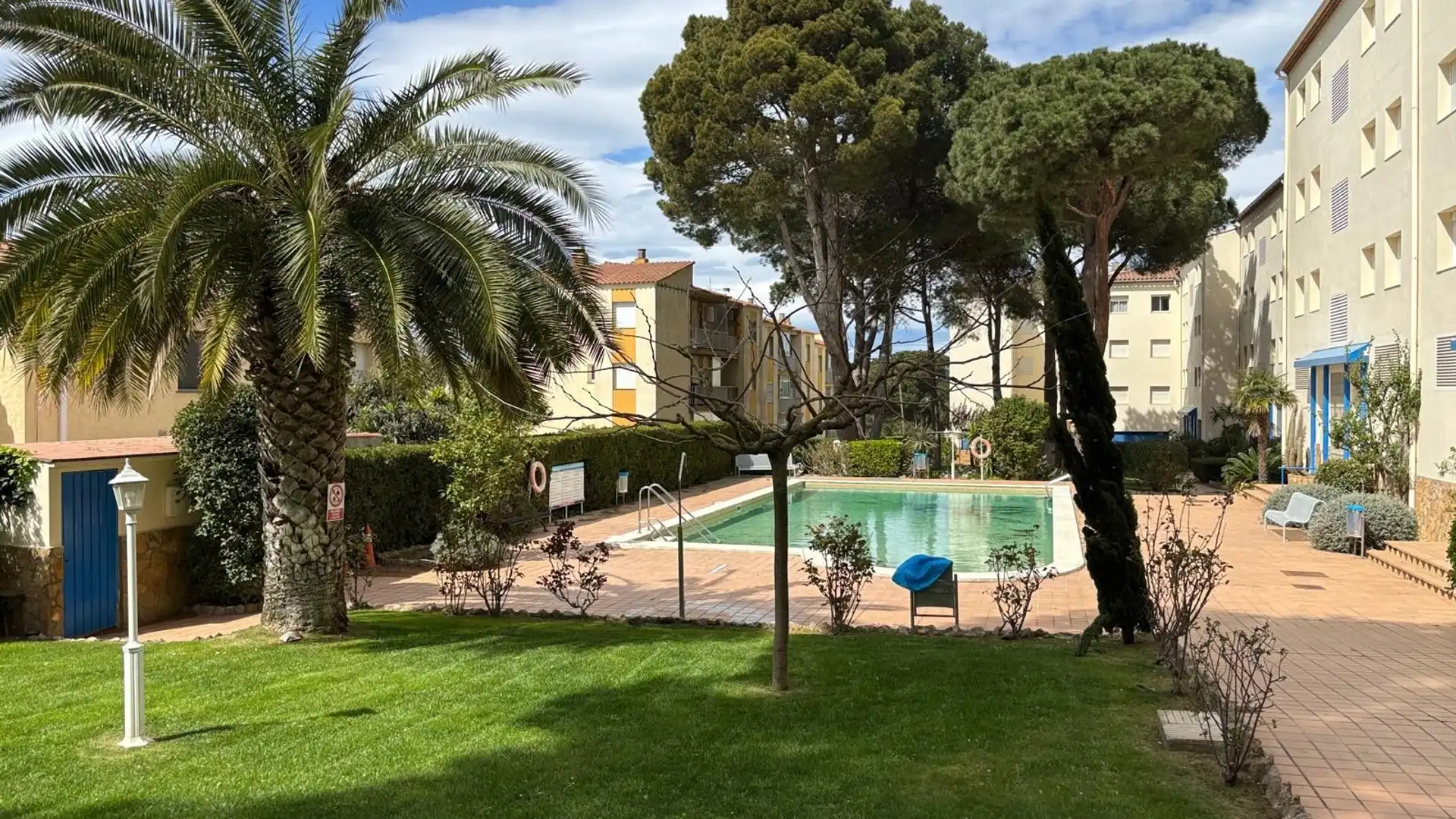 Swimming pool of Flat for sale in L'Escala  with Air Conditioner, Terrace and Swimming Pool