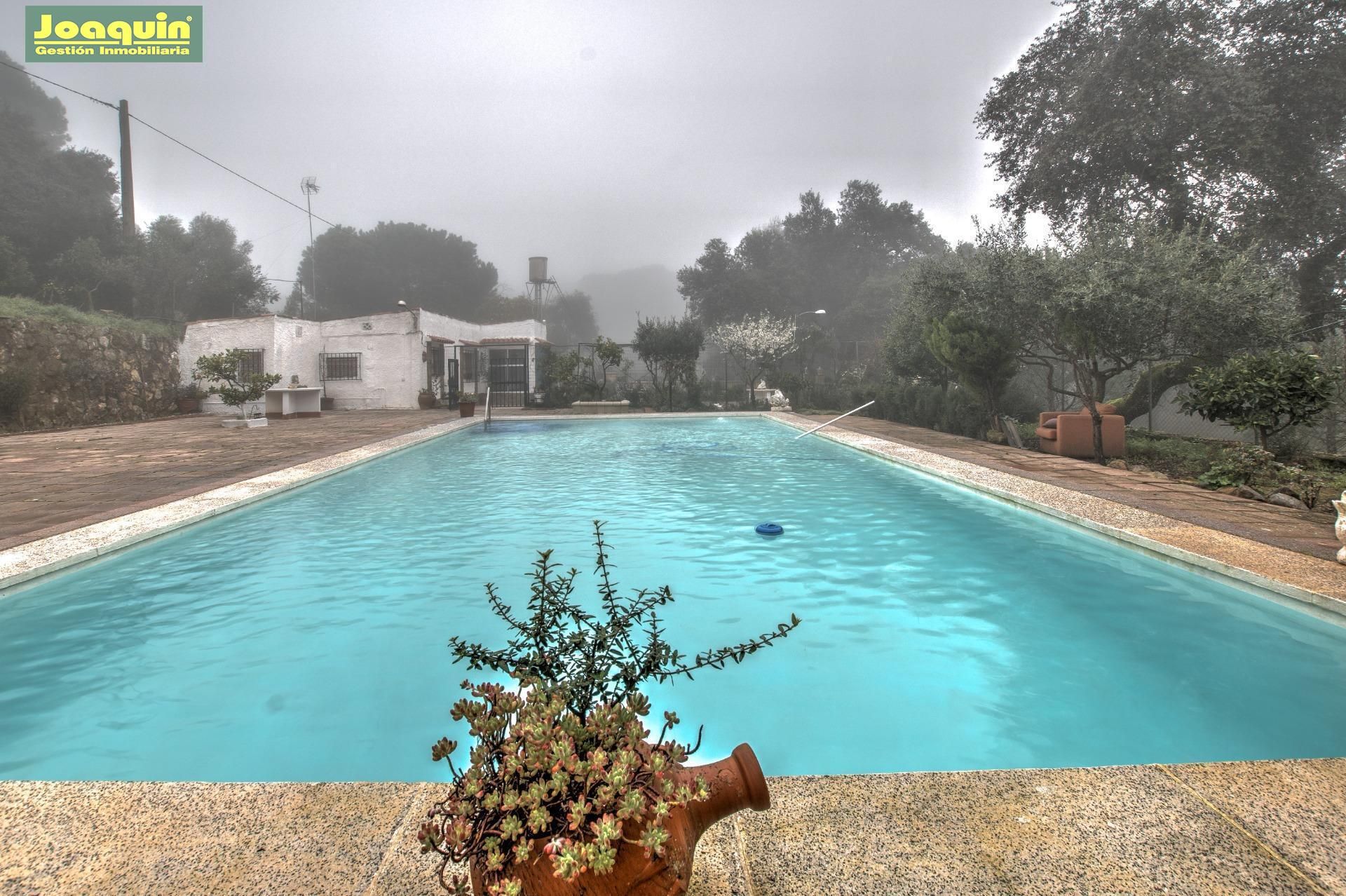 Piscina de Finca rústica en venda en  Córdoba Capital amb Jardí privat i Piscina comunitària