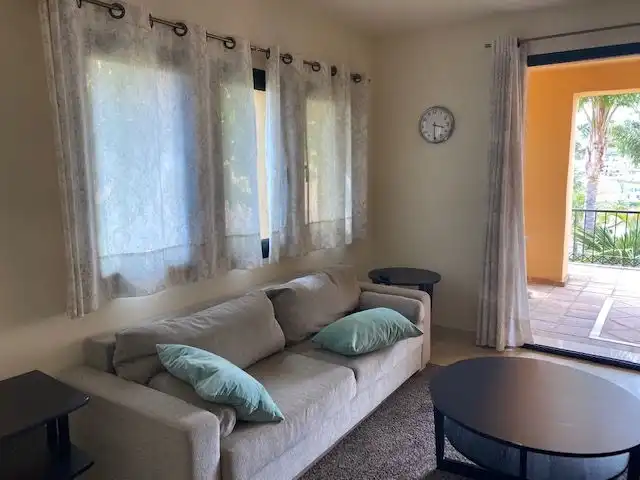 Sala de estar de Apartamento de alquiler en Estepona con Aire acondicionado, Calefacción y Jardín privado