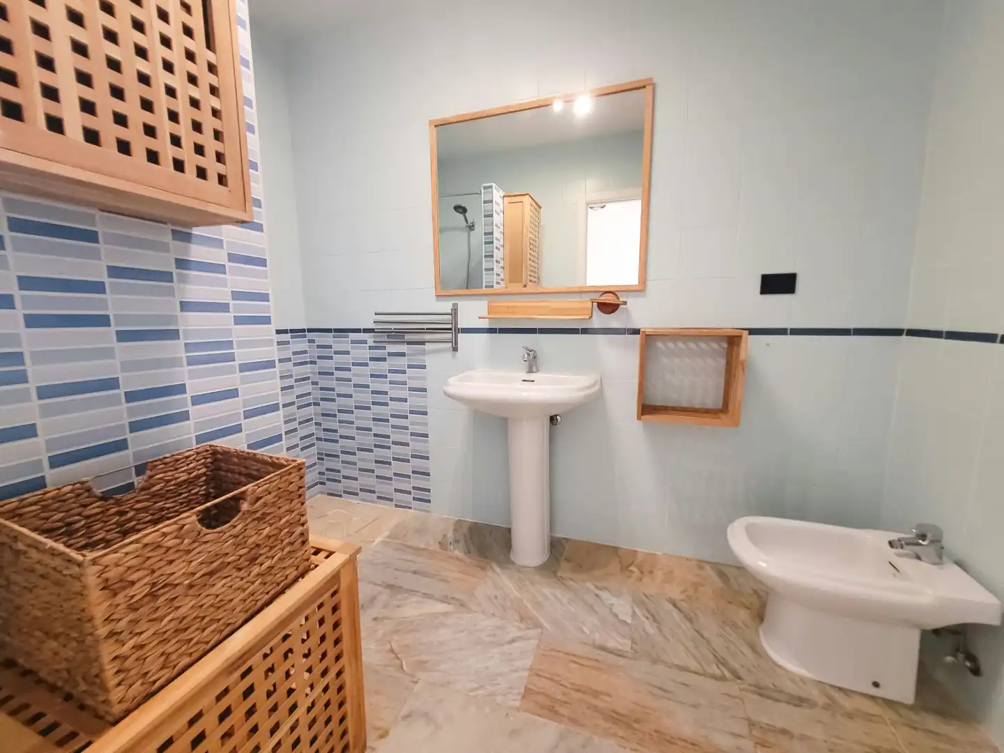 Bathroom of Houses for sale in Islantilla  with Private garden, Parquet flooring and Terrace