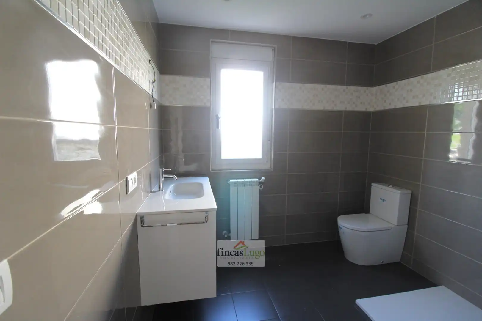 Baño de Casa o chalet en venta en Lugo con Calefacción, Jardín privado y Terraza