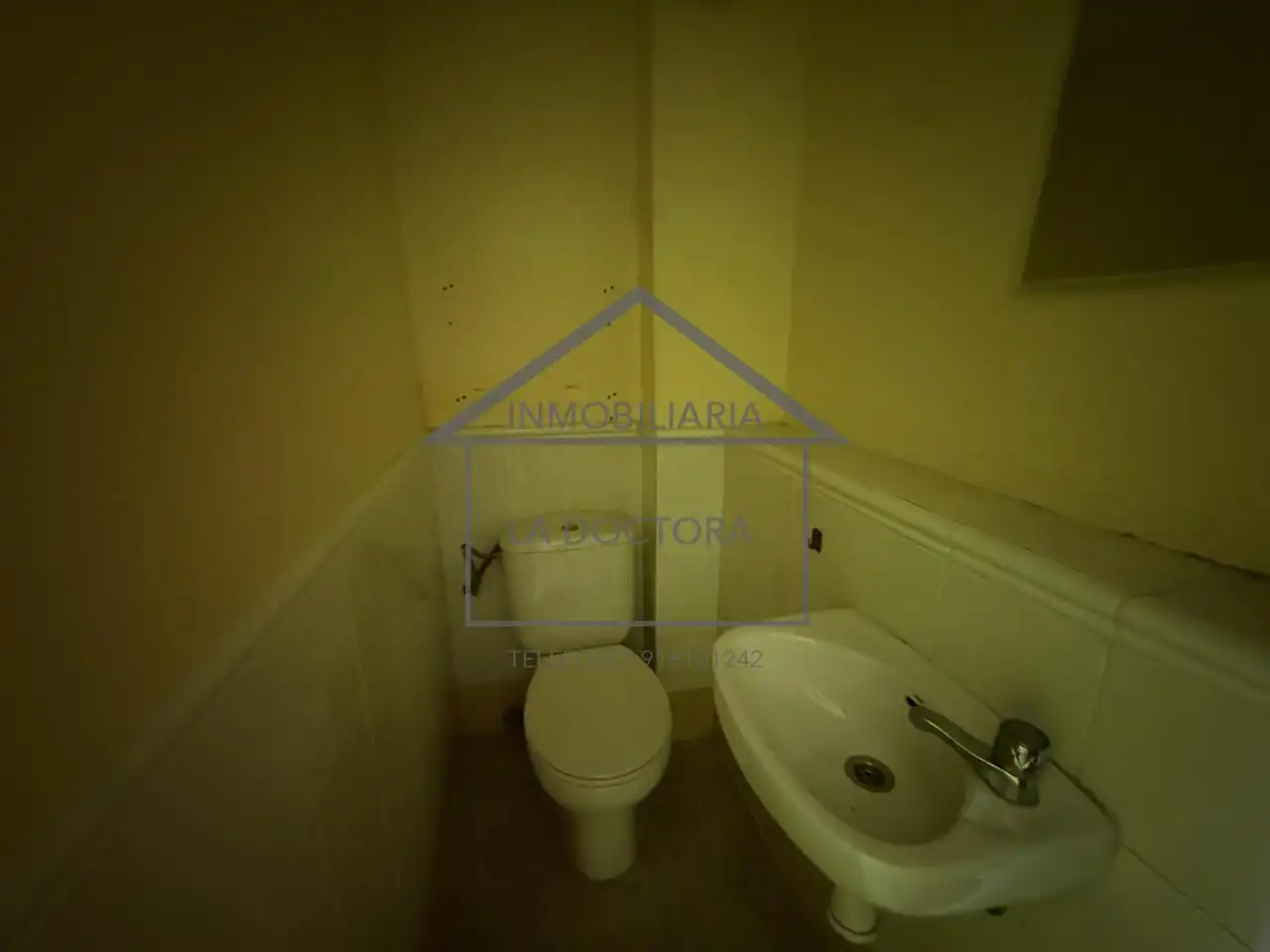 Baño de Local en venta en Navalcarnero