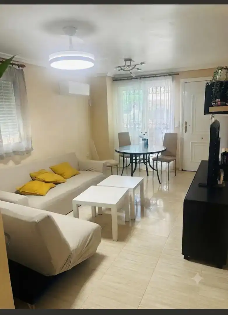 Sala d'estar de Apartament de lloguer en Oropesa del Mar / Orpesa amb Aire condicionat, Piscina i Balcó
