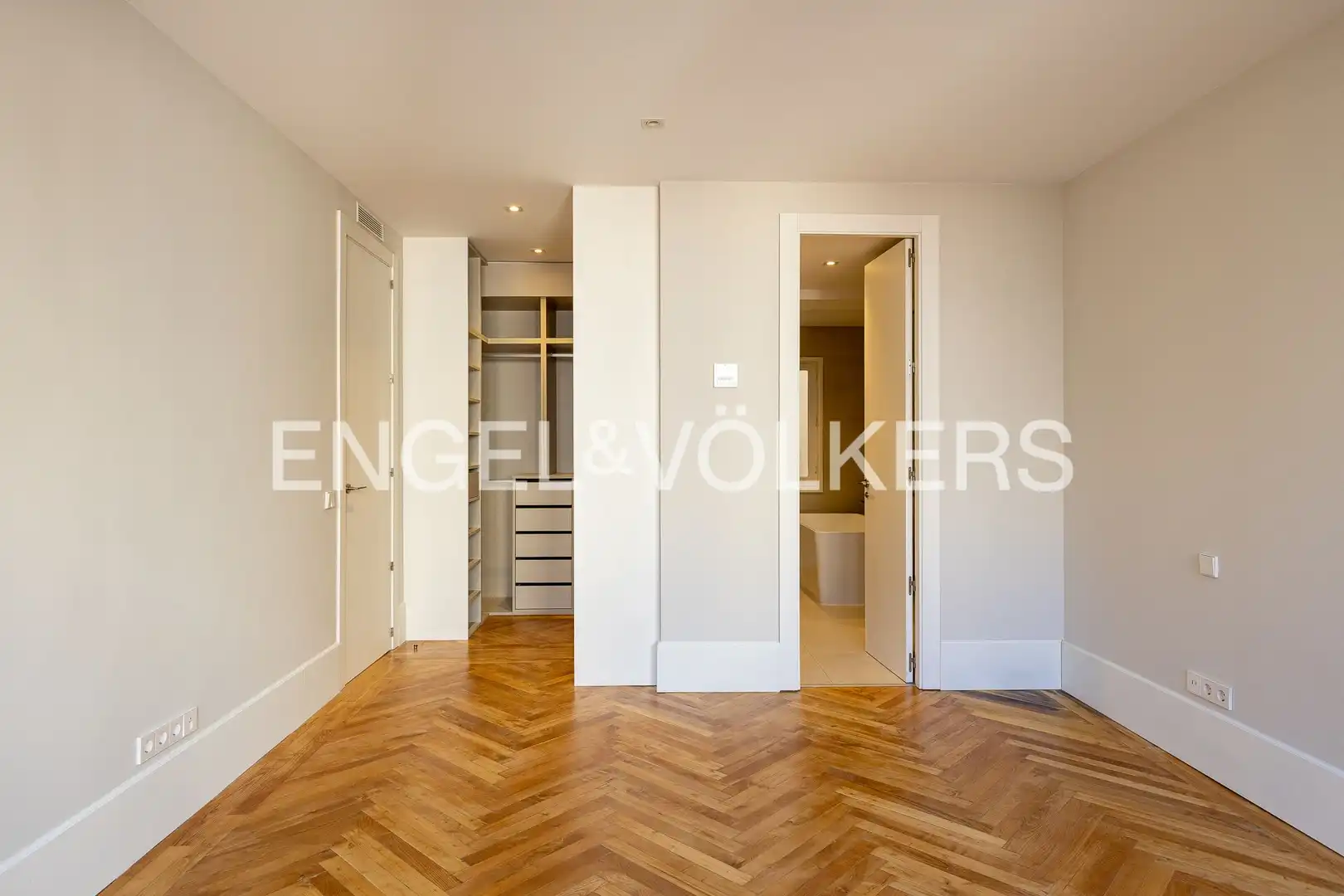 Schlafzimmer von Wohnung zur Miete in Madrid mit Klimaanlage, Heizung und Parkett