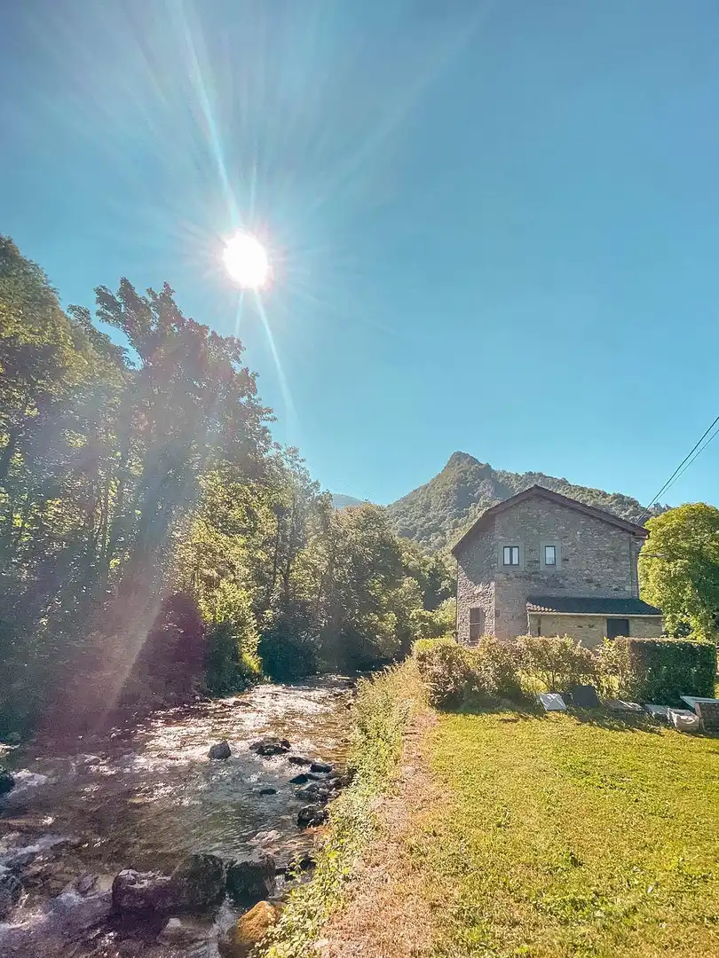 Vista exterior de Casa adosada en venta en Somiedo con Calefacción, Jardín privado y Trastero