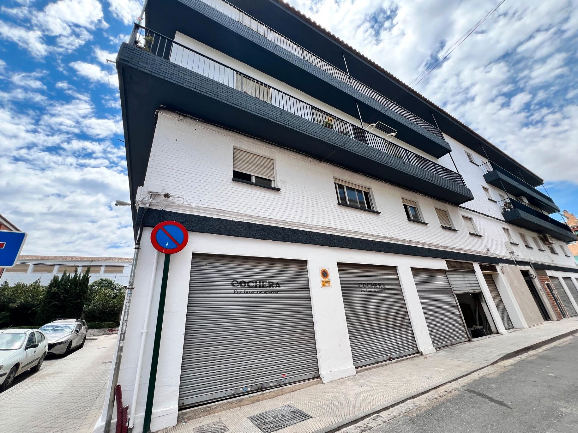 Exterior view of Flat for sale in  Granada Capital  with Balcony