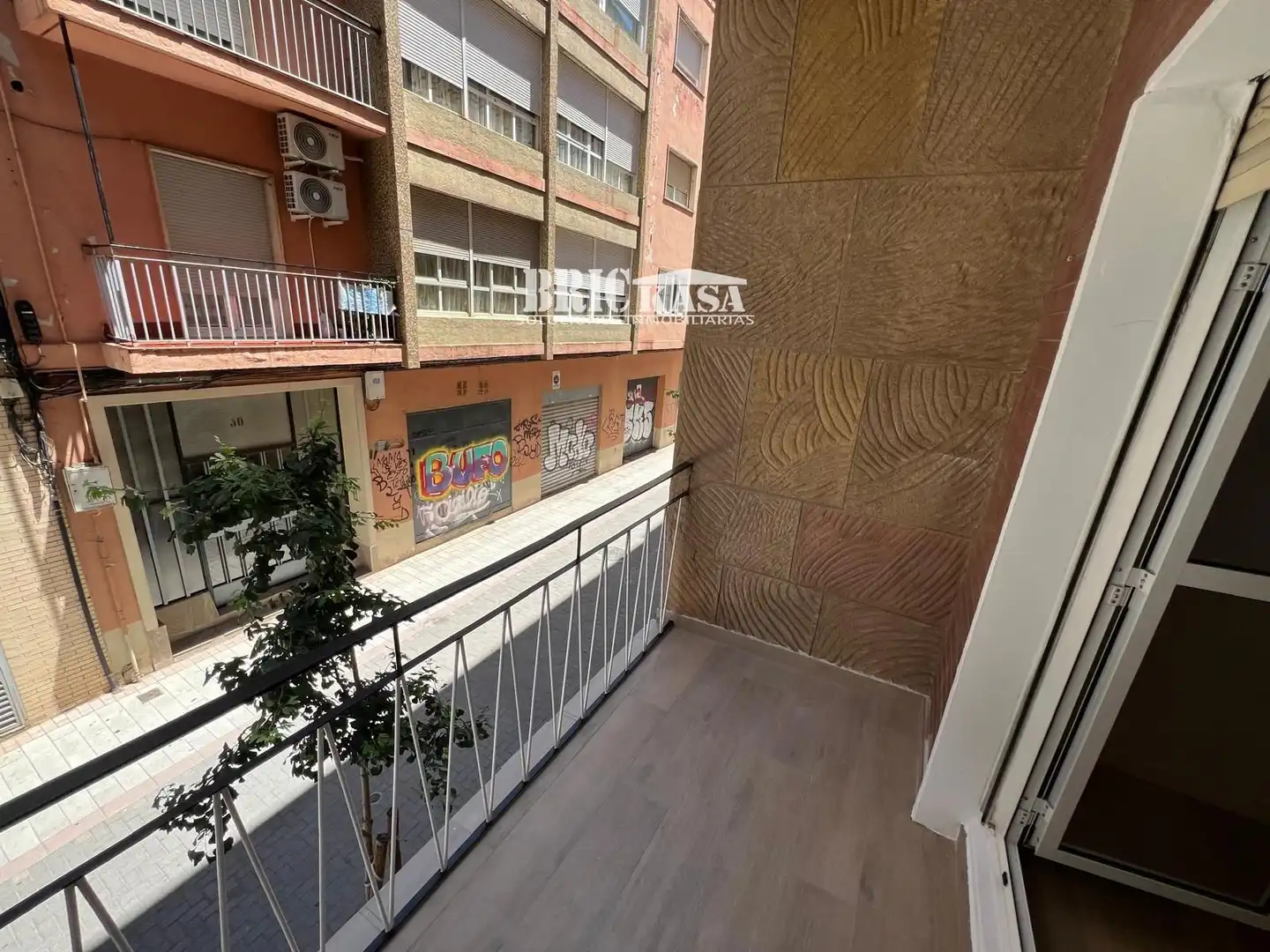 Vista exterior de Piso de alquiler en Cáceres con Aire acondicionado, Terraza y Alarma