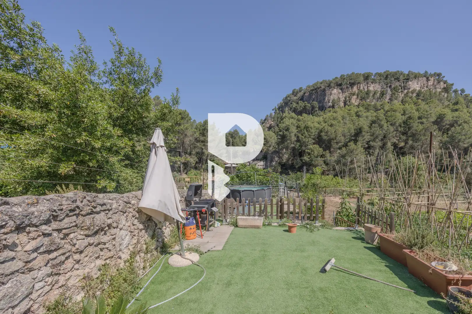 Garten von Einfamilien-Reihenhaus zum Verkauf in Vallirana mit Klimaanlage, Heizung und Privatgarten
