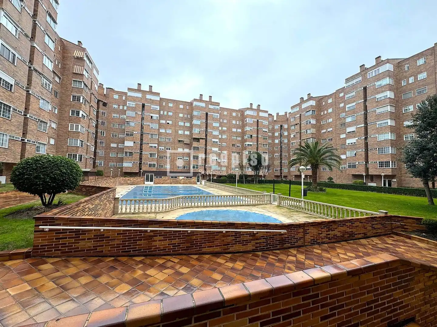 Außenansicht von Wohnung zum Verkauf in Coslada mit Heizung, Privatgarten und Terrasse