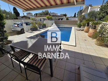 Haus mit Pool zum Verkauf in Pení 120b