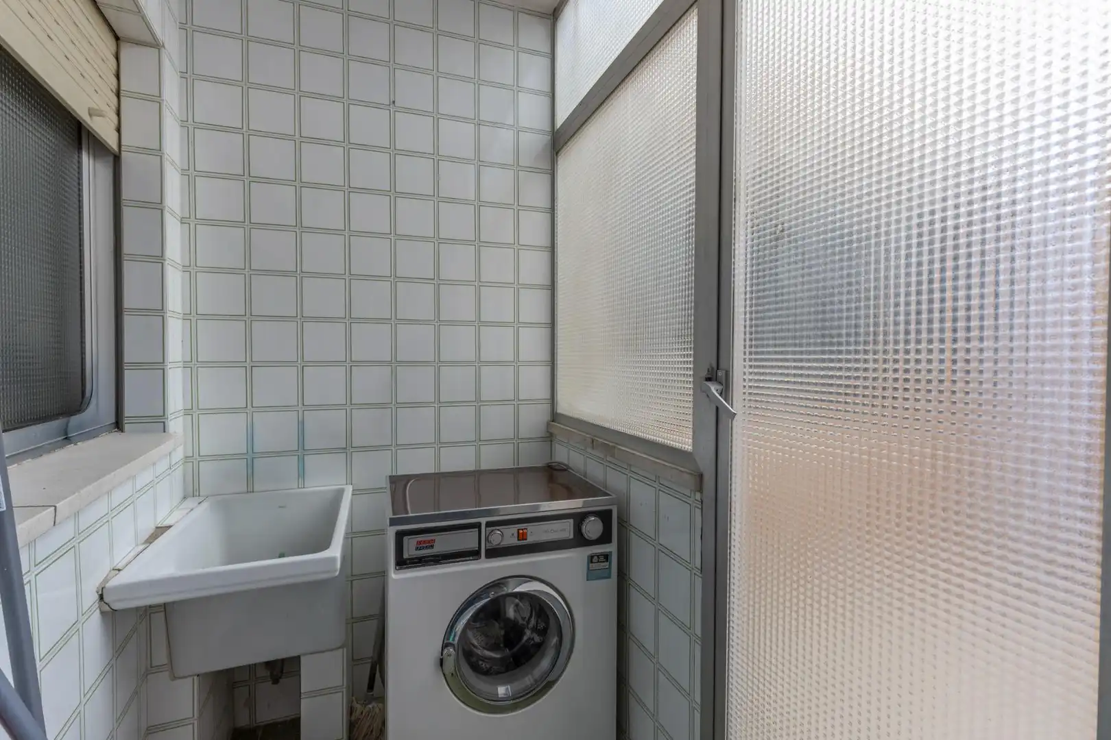 Badezimmer von Wohnung zum Verkauf in Granada mit Heizung, Terrasse und Balkon
