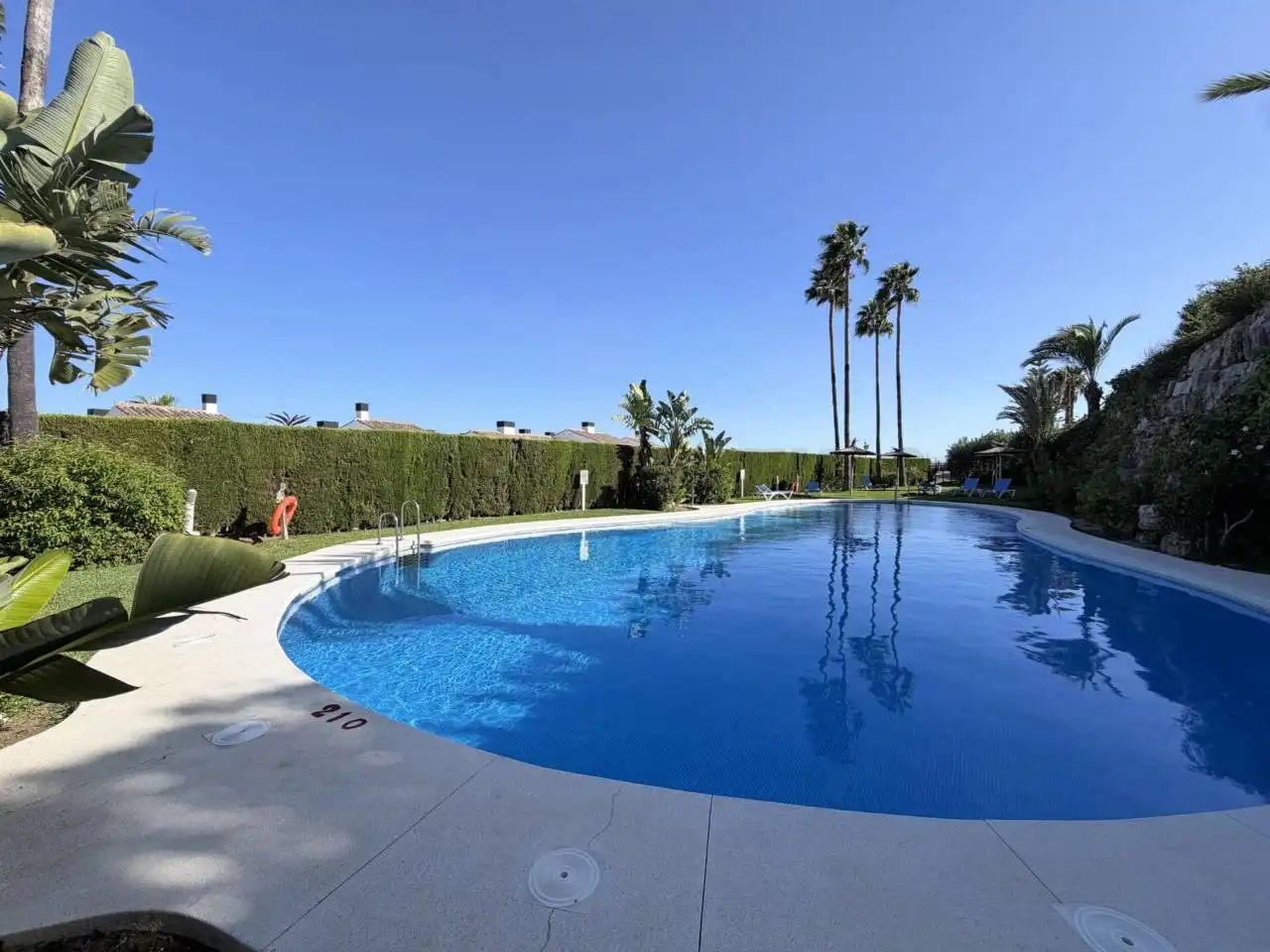 Swimming pool of Detached homes for rent in La Alcaidesa  with Air Conditioner, Terrace and Furnished