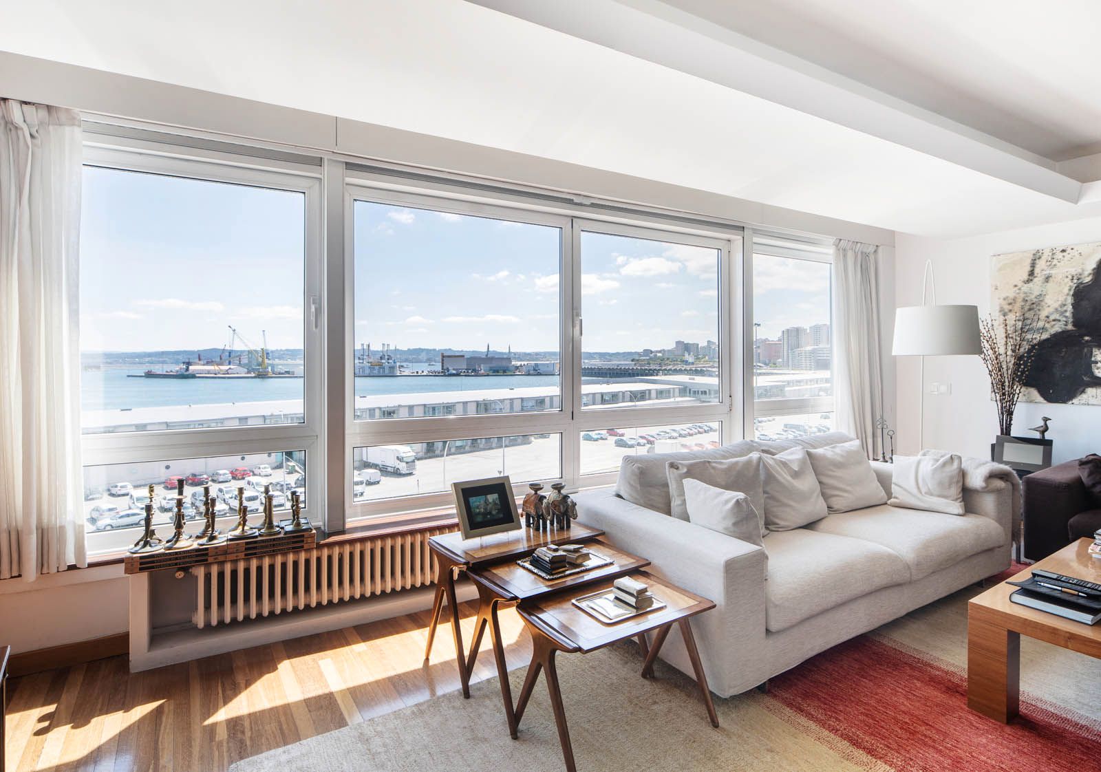 Sala d'estar de Pis en venda en A Coruña Capital  amb Calefacció, Parquet i Moblat