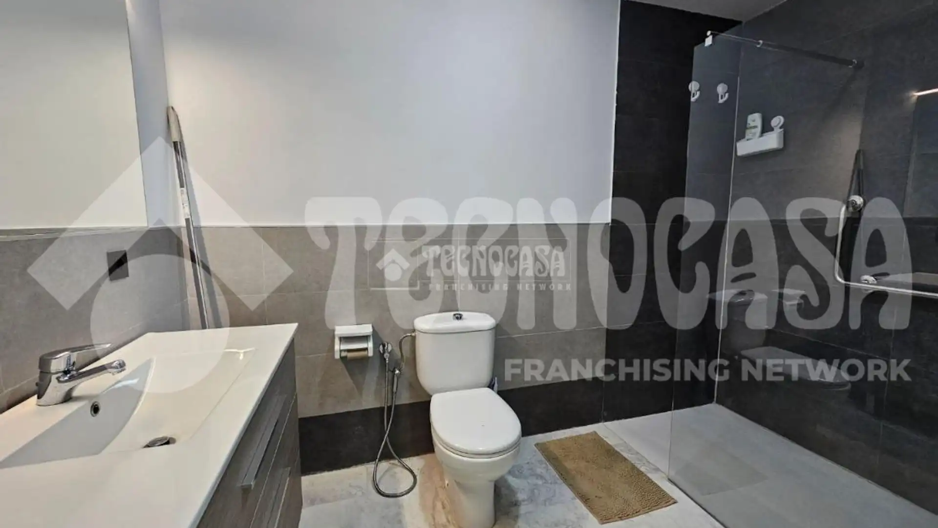 Single-family semi-detached for sale in C. Federico Viera, Schamann - Rehoyas, Ciudad Alta