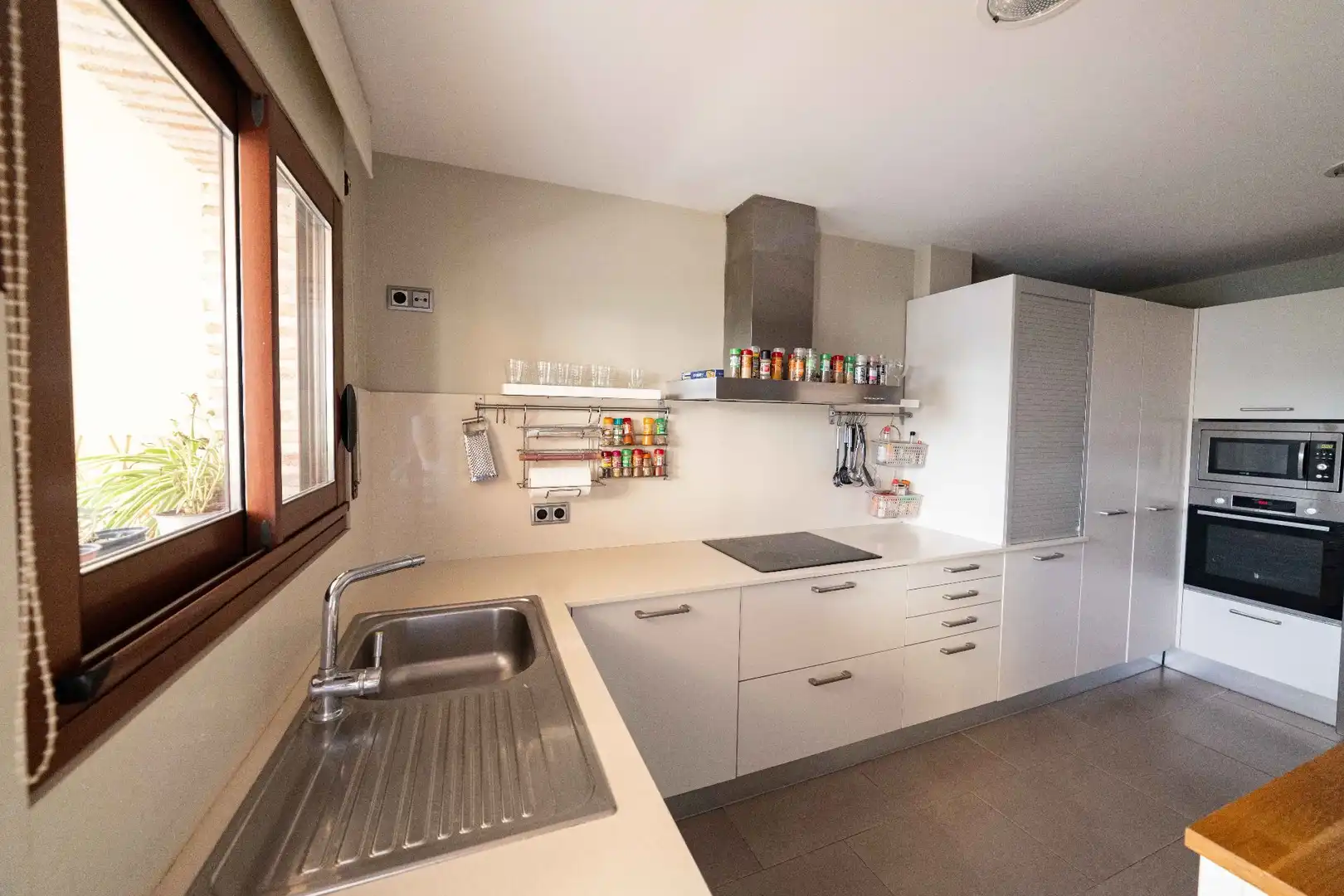 Kitchen of Detached homes for sale in L'Eliana  with Air Conditioner, Terrace and Storage room