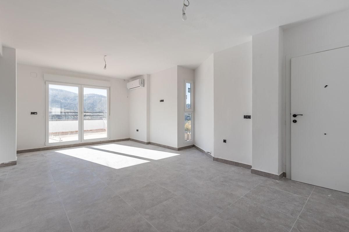 Piso en venta en Cenes de la Vega con Jardín privado, Terraza y Balcón
