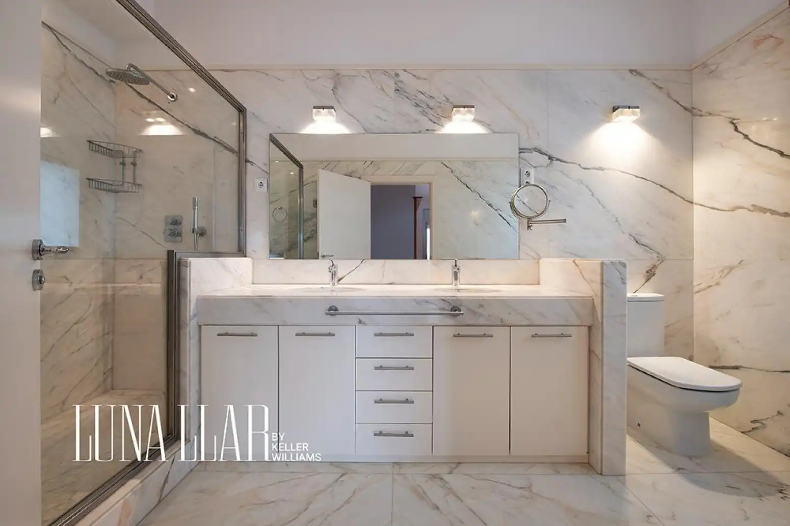Bathroom of Houses for sale in Castelldefels  with Air Conditioner, Heating and Parquet flooring