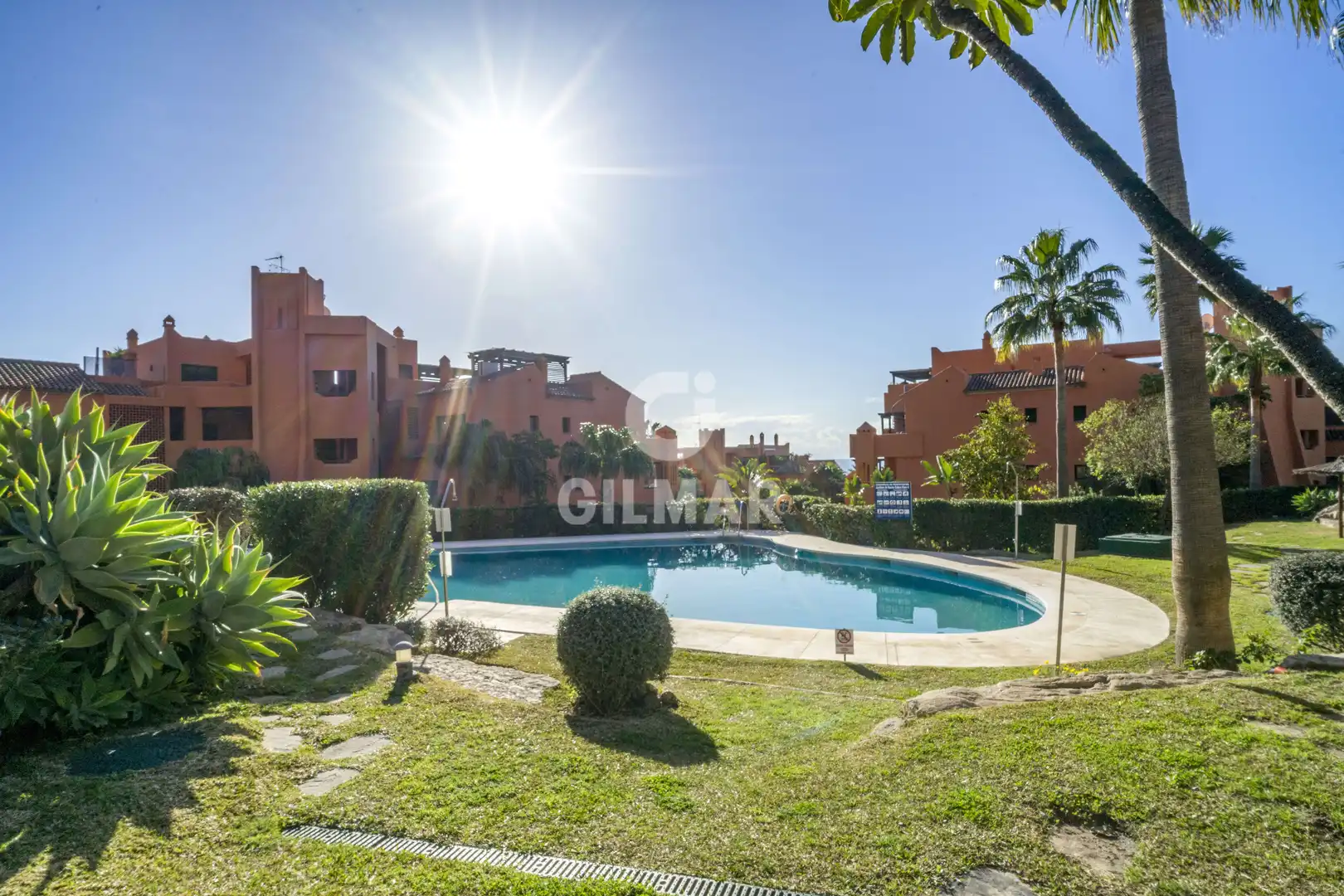 Jardí de Dúplex en venda en Estepona amb Calefacció, Jardí privat i Traster