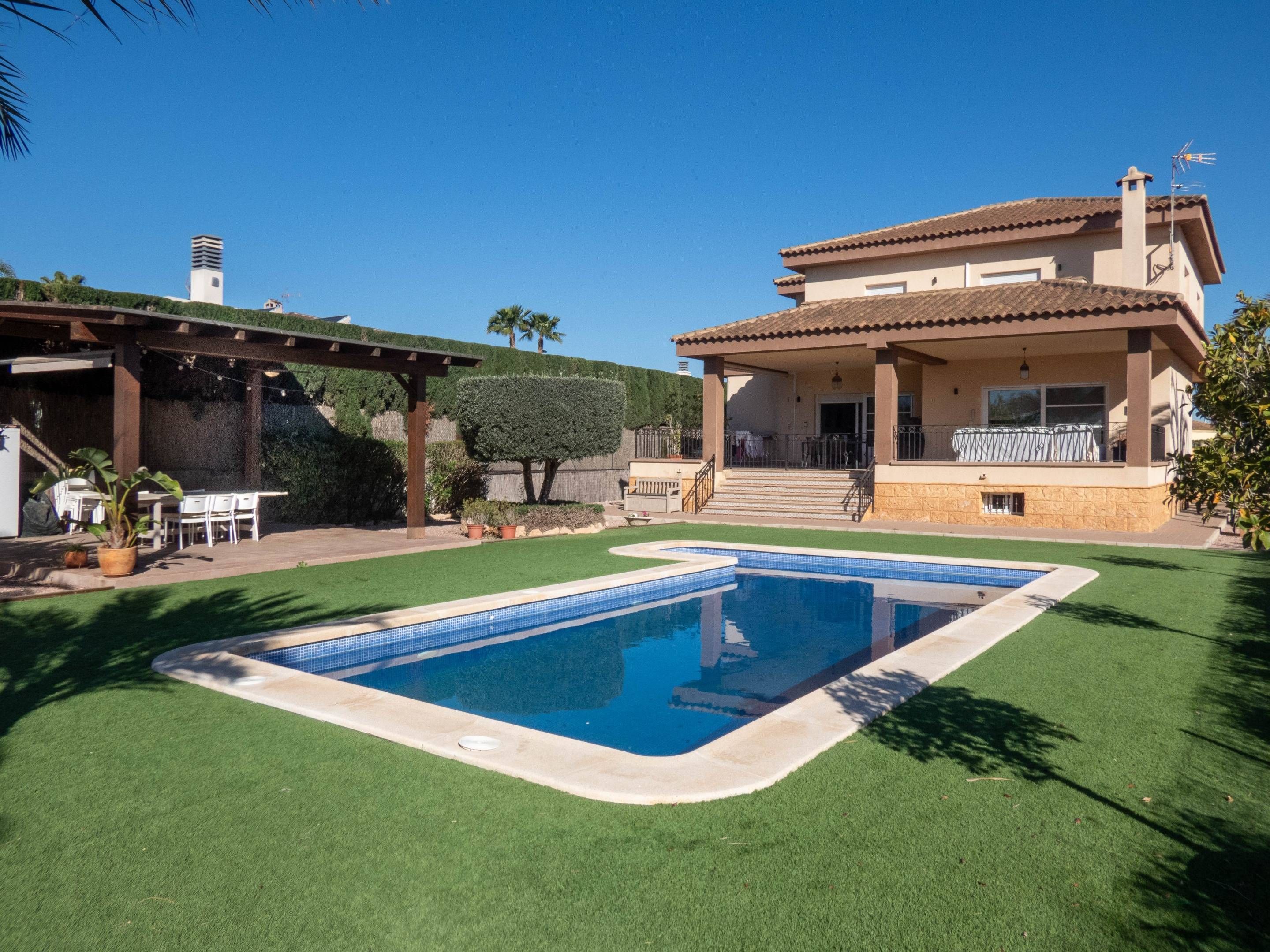 Swimming pool of House or chalet for sale in Elche / Elx  with Air Conditioner, Heating and Terrace