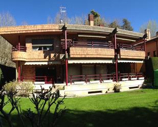 Exterior view of House or chalet for sale in Burgos Capital  with Private garden, Parquet flooring and Terrace