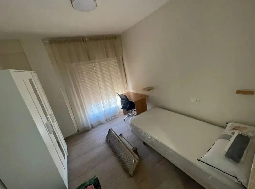 Bedroom of Flat for share in Granada  with Air Conditioner, Furnished and Balcony