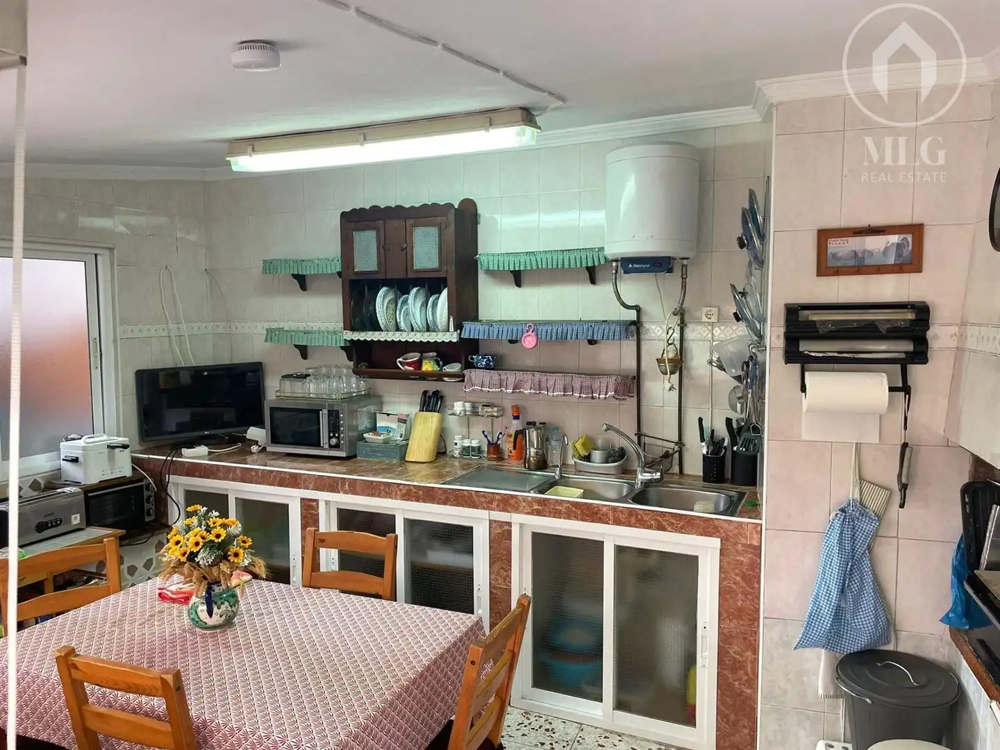 Cuina de Casa o xalet en venda en Alhaurín de la Torre amb Aire condicionat, Terrassa i Traster