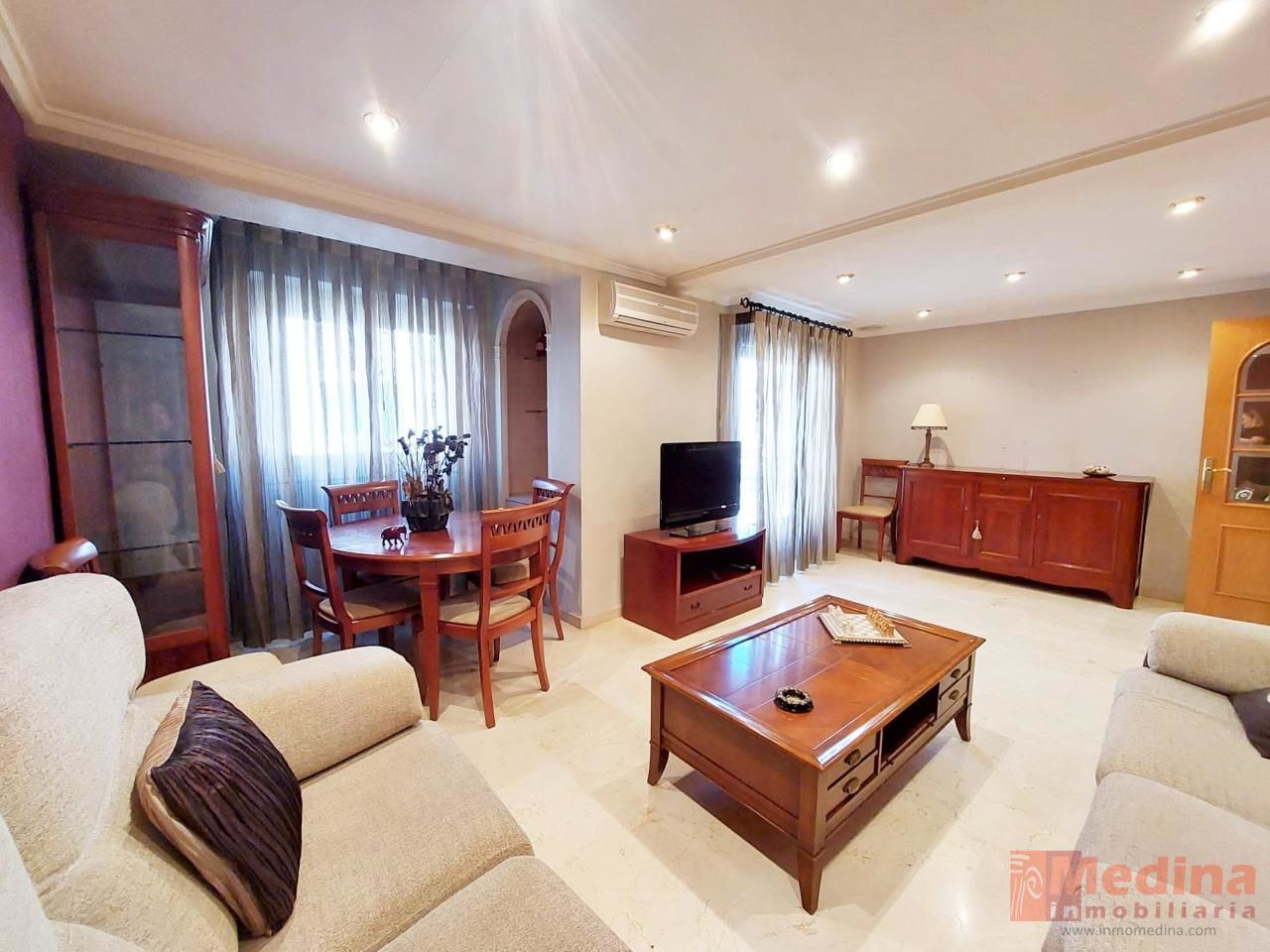 Sala d'estar de Pis de lloguer en Elche / Elx amb Aire condicionat, Moblat i Balcó