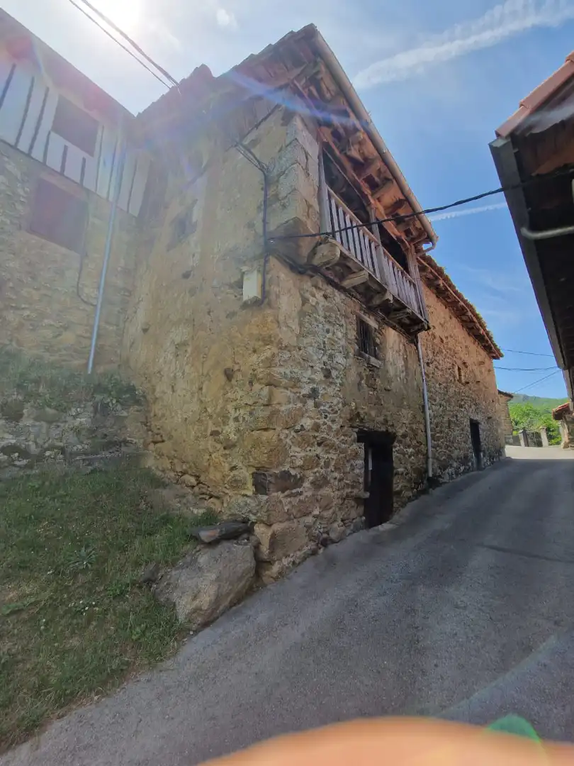 Vista exterior de Casa adosada en venta en Vega de Liébana con Terraza, Trastero y Balcón