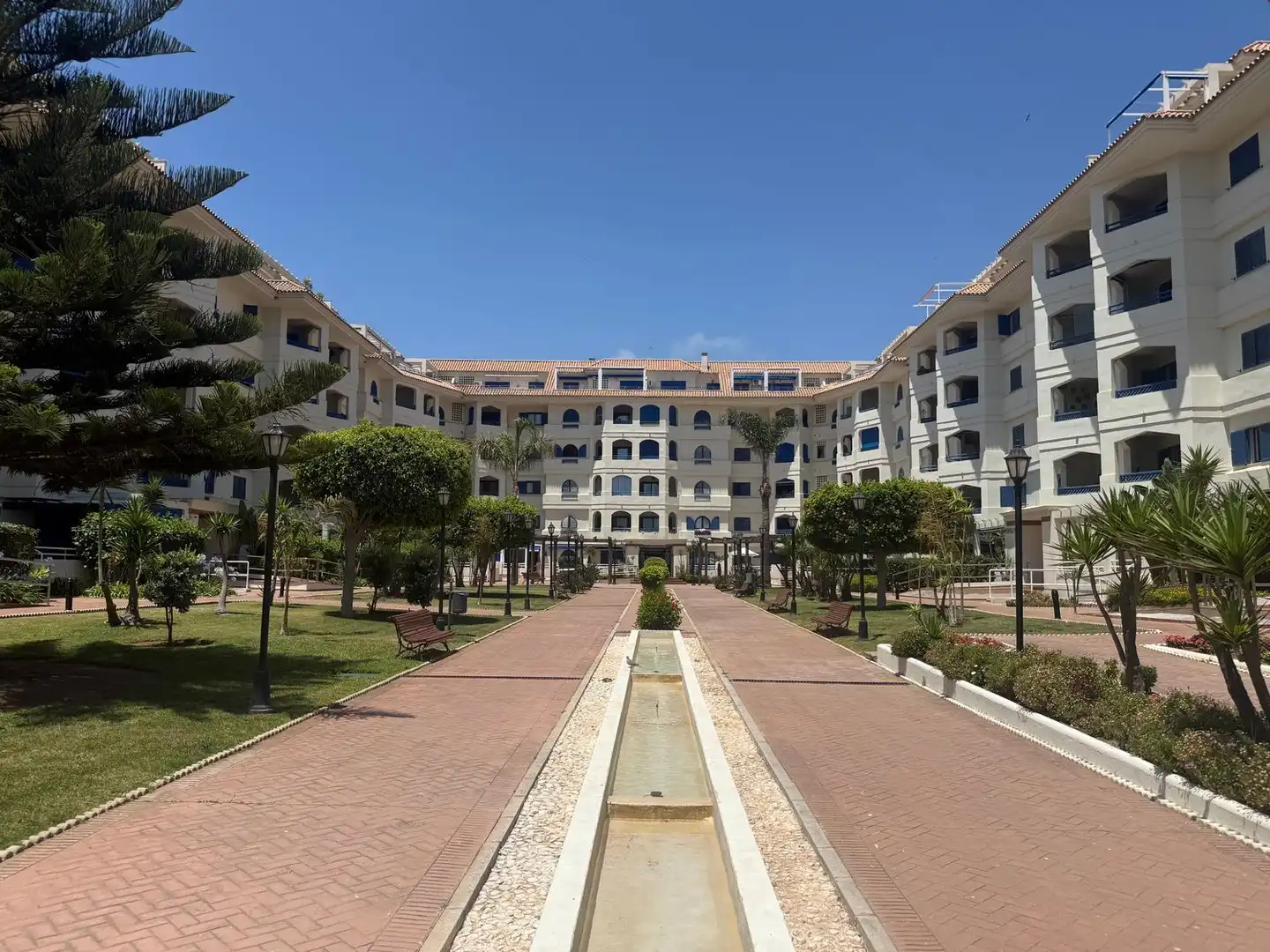 Vista exterior de Pis en venda en Manilva amb Aire condicionat, Calefacció i Terrassa