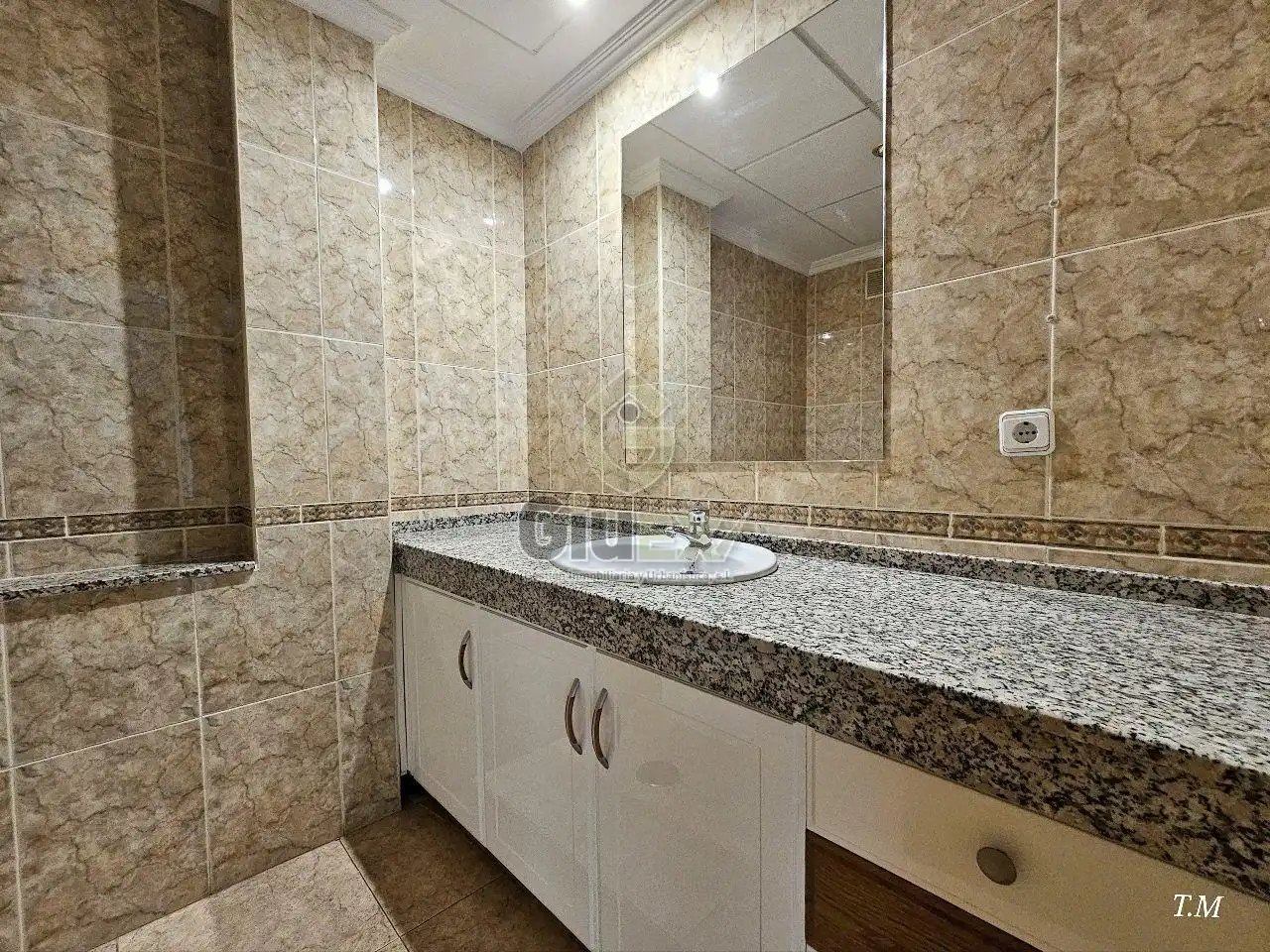 Baño de Dúplex de alquiler en Cáceres con Aire acondicionado, Calefacción y Terraza