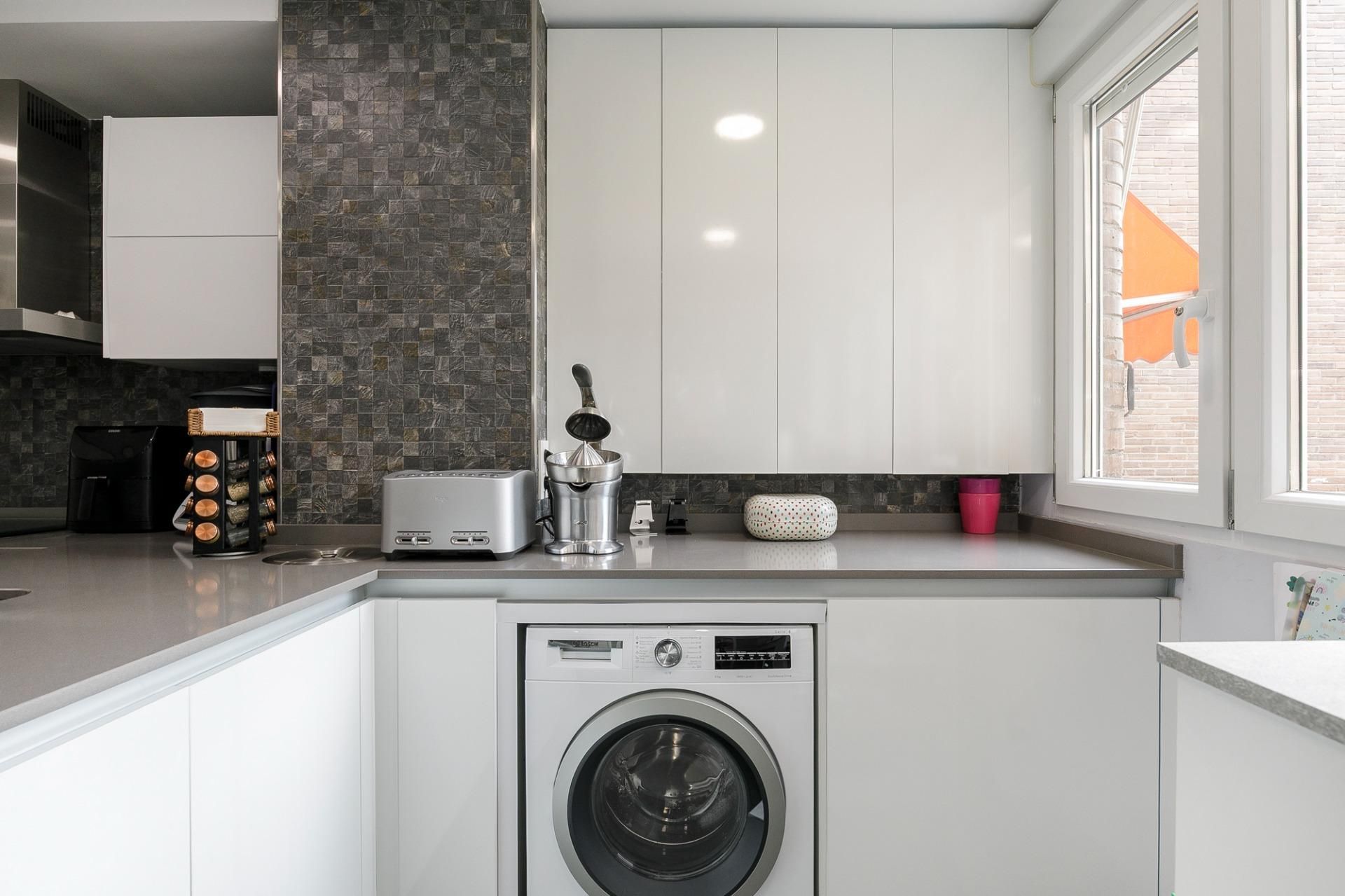 Kitchen of Flat for sale in  Granada Capital  with Air Conditioner, Heating and Terrace