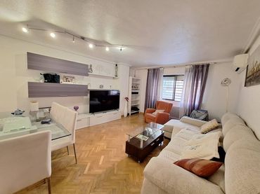 Piso con piscina en venta en Hispanoamérica - Comunidades