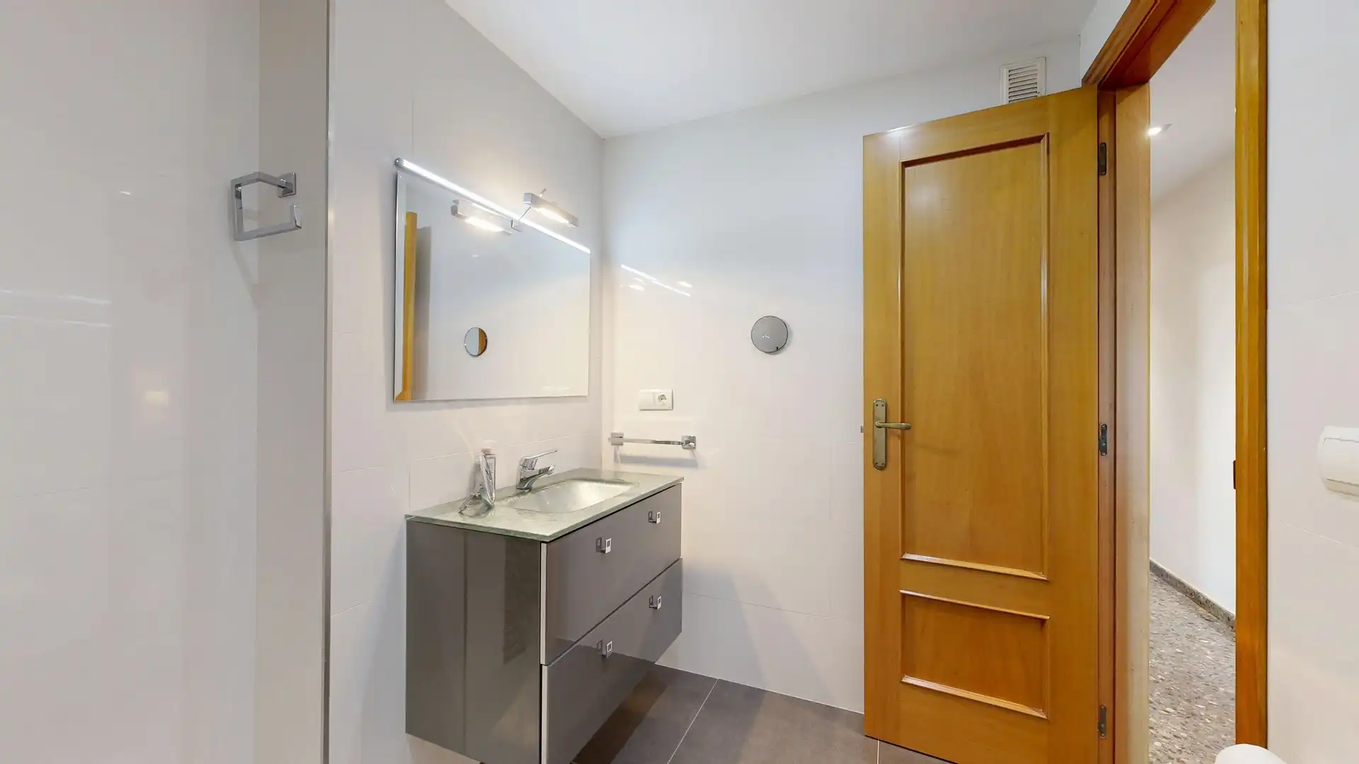 Baño de Piso en venta en Torrent con Aire acondicionado, Calefacción y Terraza