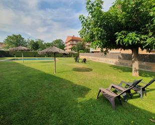 Jardí de Pis en venda en Vic amb Piscina