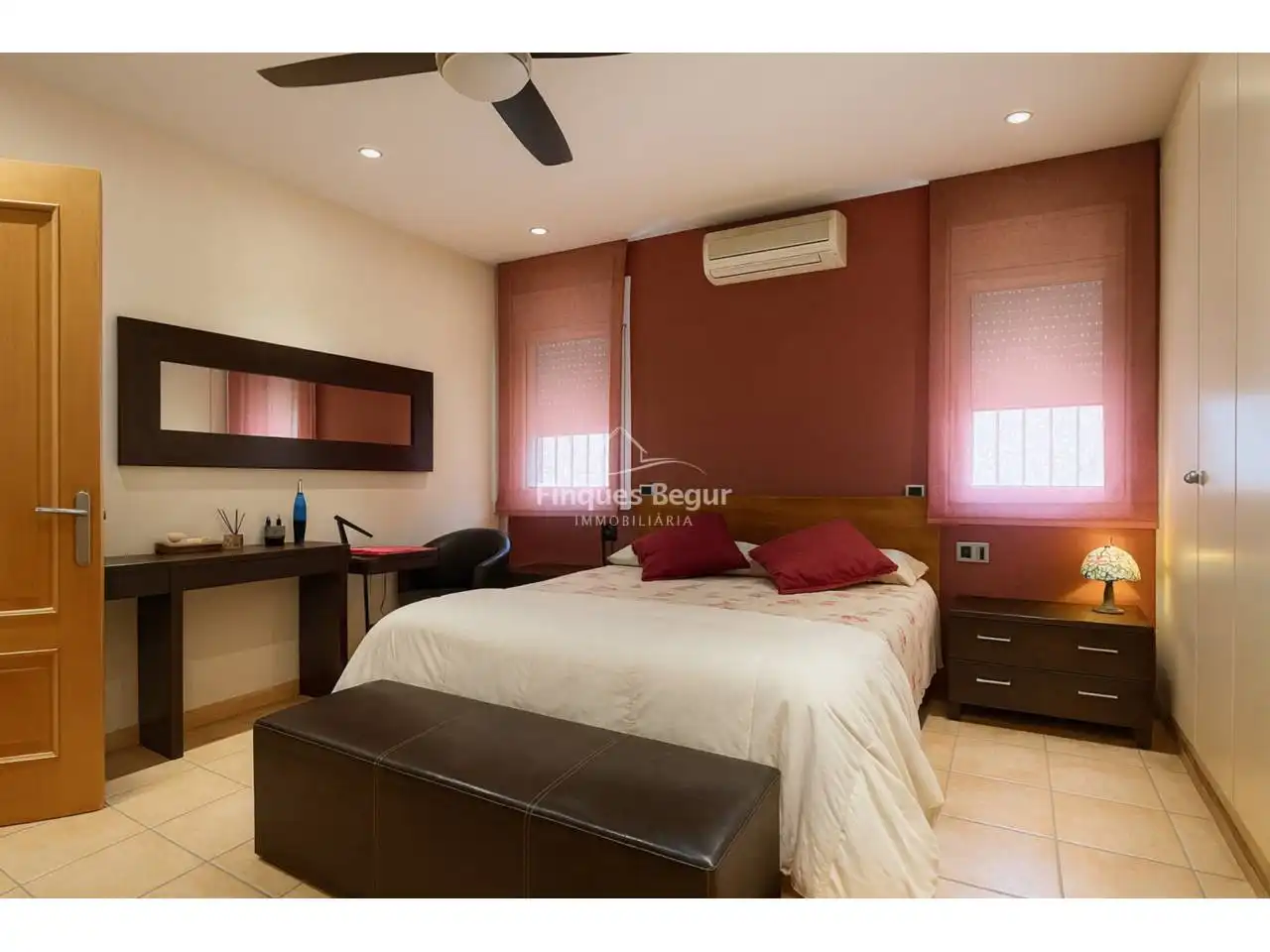 Detached house with pool for sale in Calle Joaquim Ruyra, imagen 9