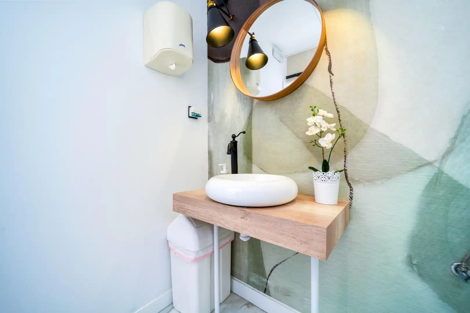 Baño de Local en venta en Majadahonda con Aire acondicionado