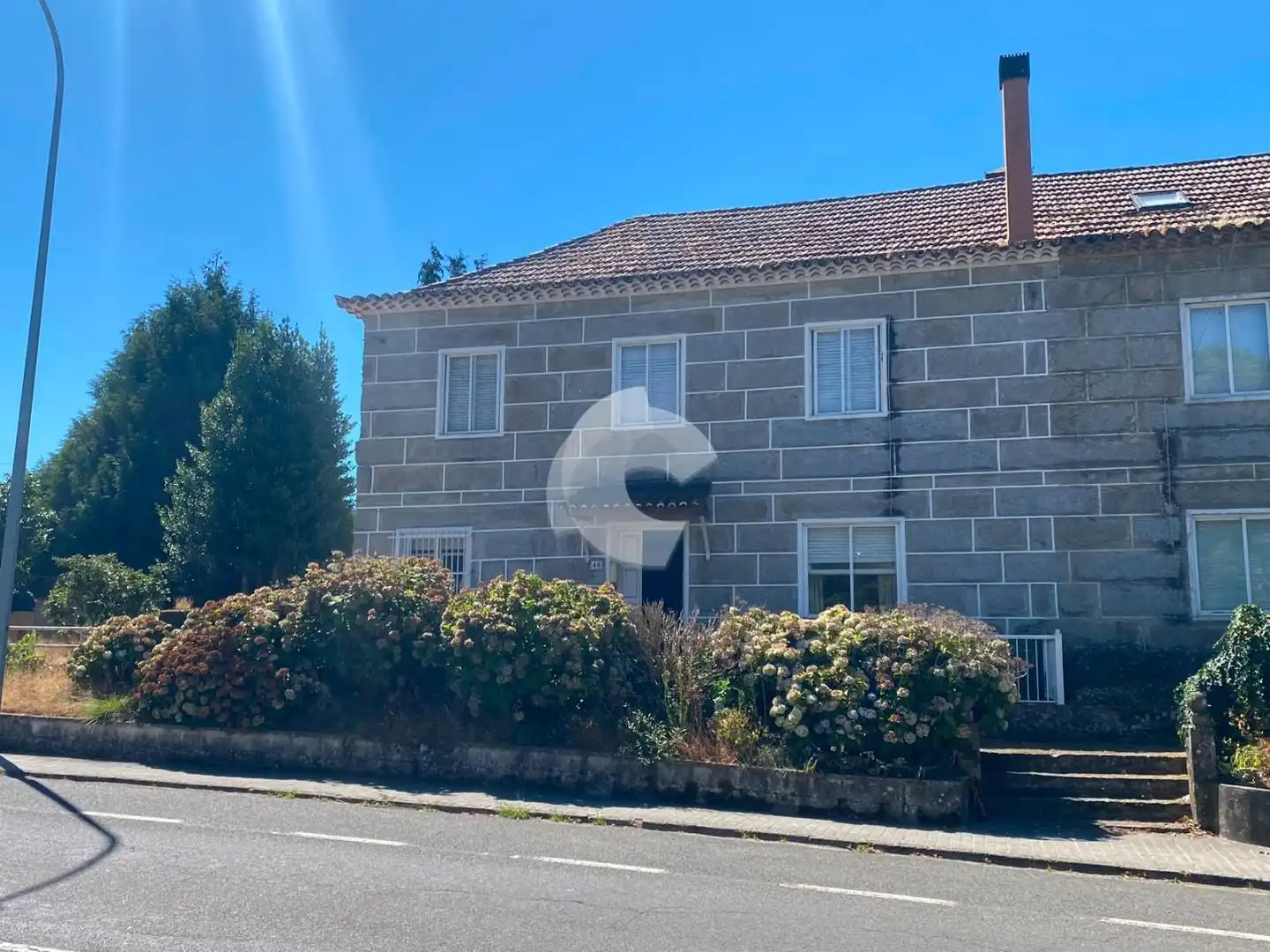 Vista exterior de Casa adosada en venda en Esgos amb Jardí privat