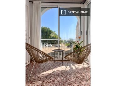 Flat with balcony to rent in Oliva Playa